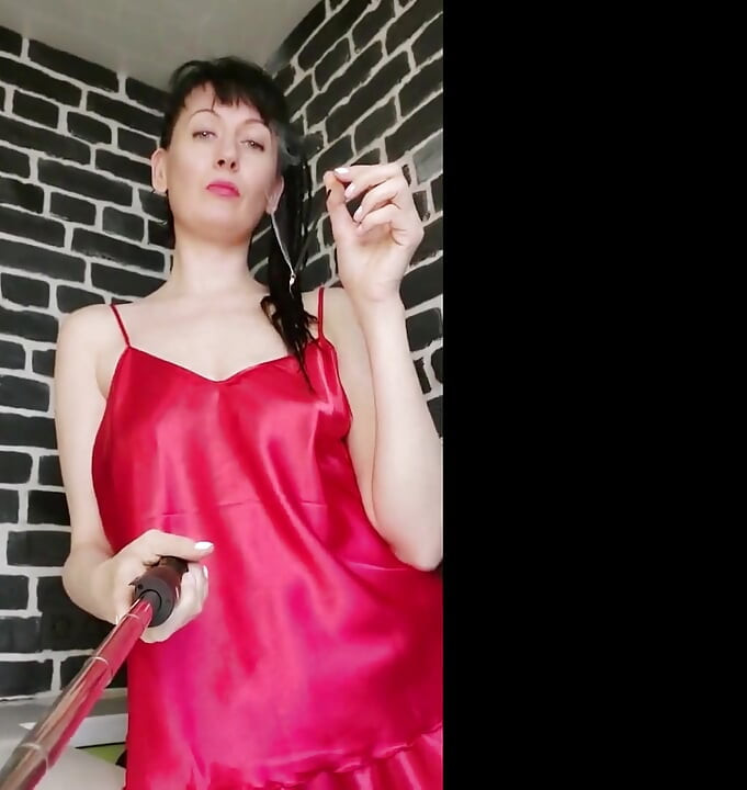 팬티 아래에서 볼 수 있는 푹신한 덤불, 발로 놀리기, 풋피트 지네그