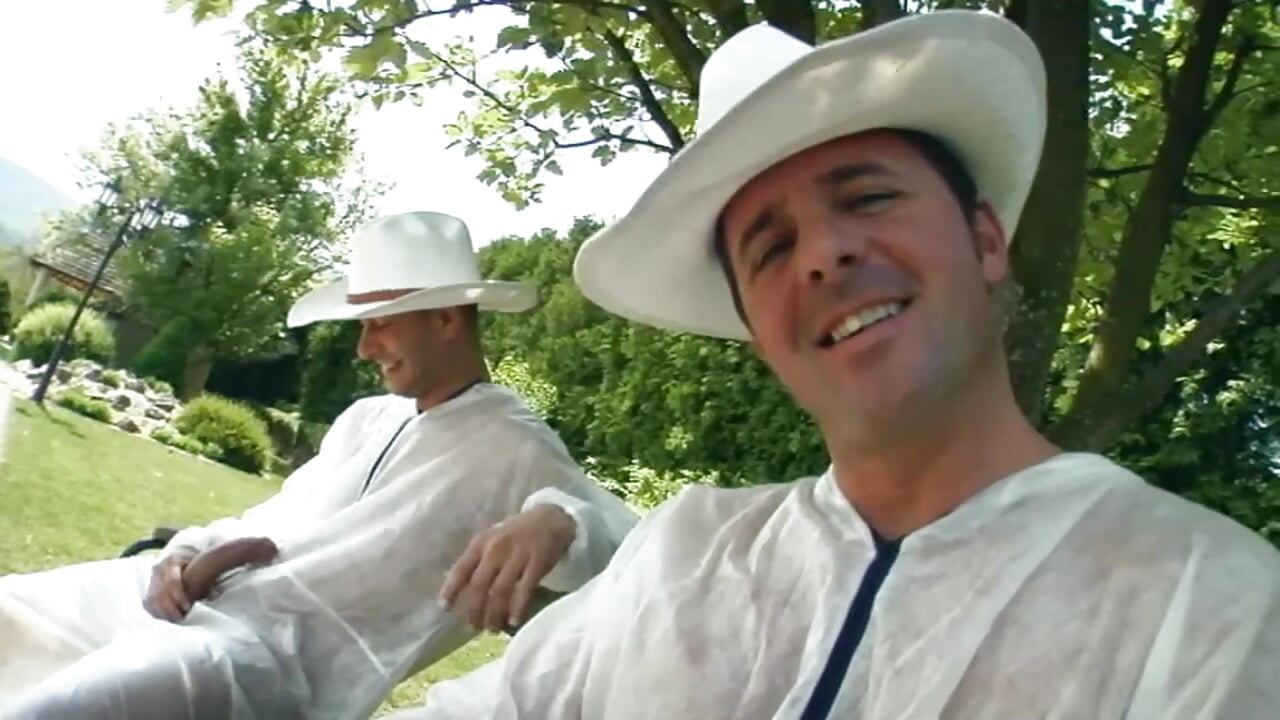 Super Vruća Scena - Na Otvorenom, Sitna Jeny Baby - Puno dvostruke penetracije i analnog