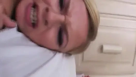Heidi посещает ее в большом городе