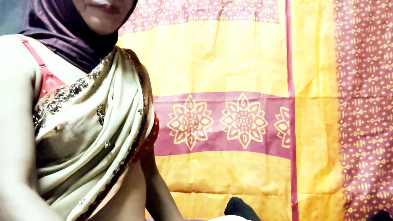 Real Indian Husband and Wife Private Moments (Homemade Couple Video)