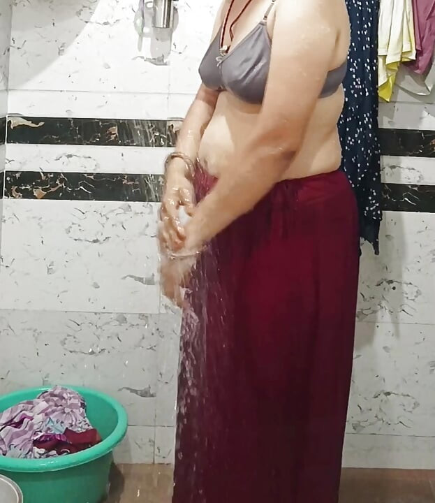 priya bhaabhi bari gand snan sho