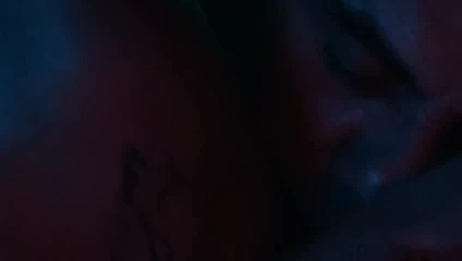 У женщины отличные груди