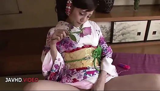 Baştan çıkarıcı Japon güzel Rei Mizuna'nın mastürbasyon seansı oyuncakları zevk alıyor