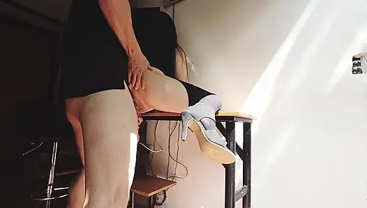 LETZTER TEIL: Der schmutzige alte Mann bezahlt mich, um mir den Arsch zu lutschen und ihn mit Sperma zu füllen. KEIN KONDOM, VERPASS ES NICHT.