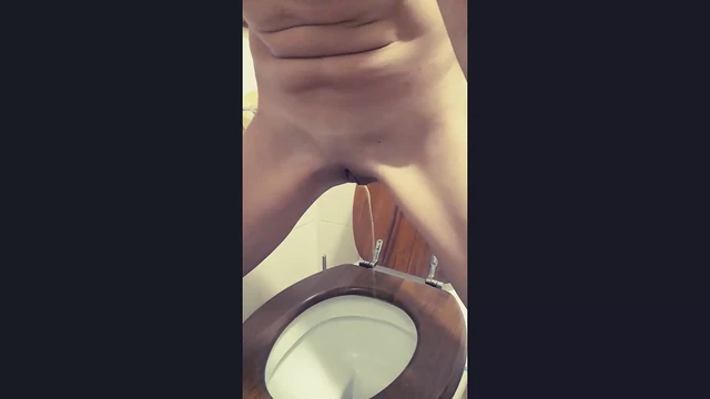 Maja – Amateur wife pissing