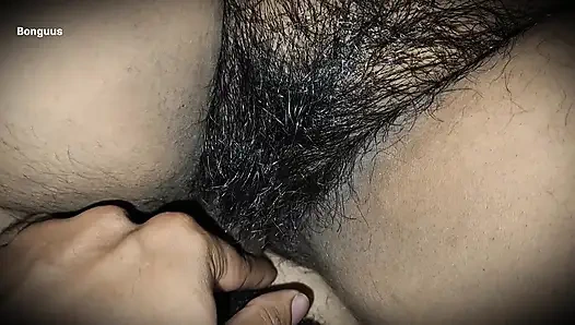 Bhabhi ke sath Soya toh bhabhi ne Raat ko lund pakad liya