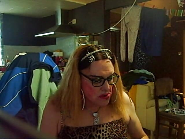 Ts Stefanie fumando