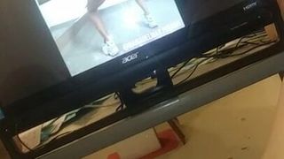 Masturbándose mientras se ve latina bailando sexy