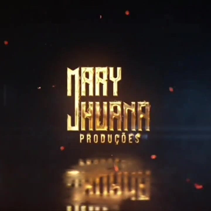 BBW Fumando Com Plugs De Mamilo