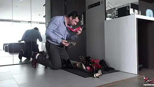 530 Кончая в туфли моей секретаршей II
