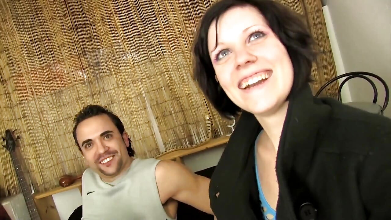 Dil amcığın derinliklerinde ve sonra yalanıyor