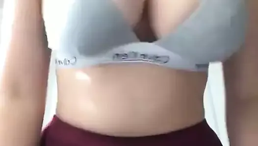 Huge bouncy tits