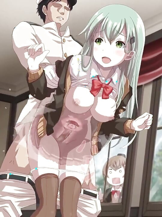 سوزويا واقفة