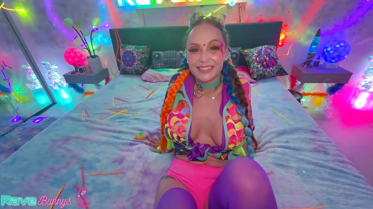 Katalina Kyle Twerks In Thigh Highs Before Dropping To Her Knees!
