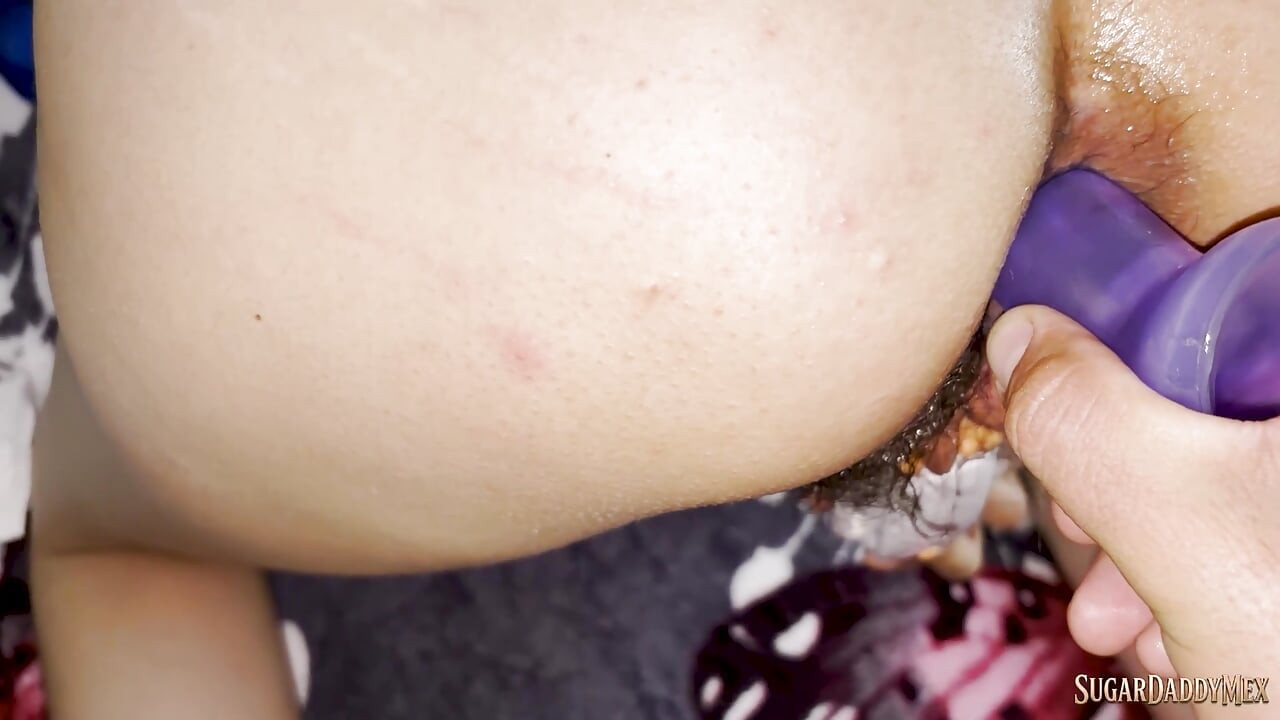 Dulce รักการเย็ดสองรู — ดิลโด้ในหีและควยลึกๆ บนตูดบนเตียงขณะกรีดร้อง