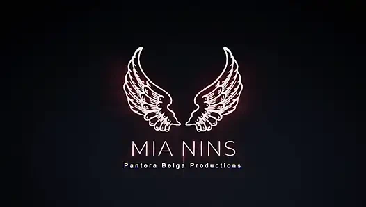 Mia'nın şortu: patron sollicitation jobinterview sırasında latinla sikişiyor