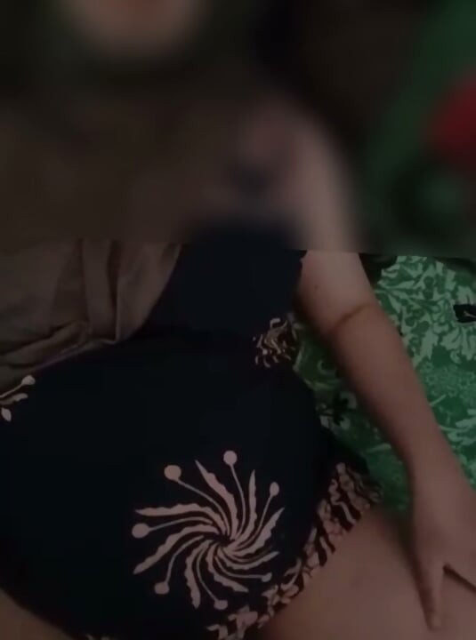 O suspiro de uma garota da vila de hijab é realmente muito delicioso parte 2