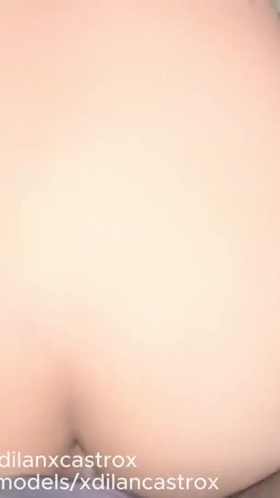 美しいツインクが好奇心旺盛な異性愛者の裸のペニスに乗り、激しいアナルセックスを中出しする |クリップ1