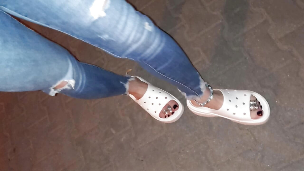 I wear tight jeans and show my pretty feet