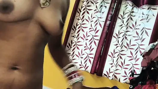 X girlfriend imut pertama kali ngentot di kamar di desa India