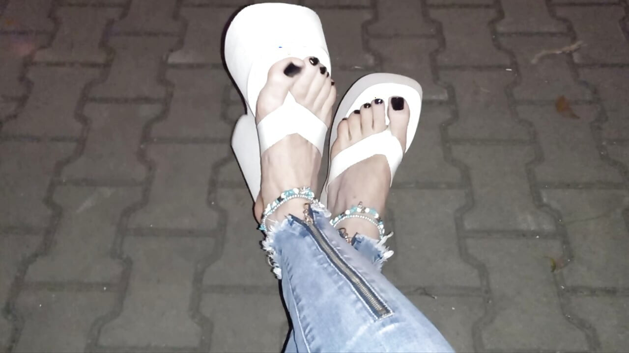 Night walk in my ripped skinny jeans & ultra-high white platform flip-flops, showing off my painted toes