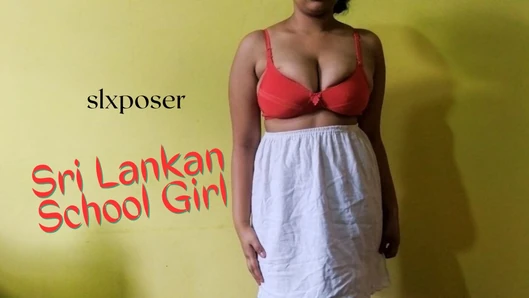 Sri Lankan teen show her big boobs