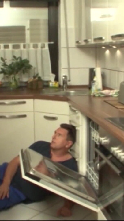 Memorable moment from "Hausmeister Krause mit Rohrverstopfung fickt notgeile Hamburger Hausfrau"