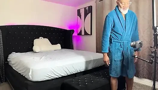 Riley jacobs lagi asik muasin memeknya di balik layar