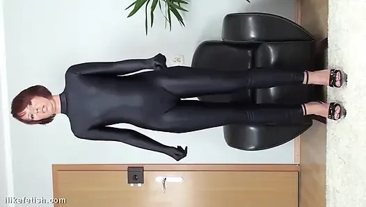 Full gövdeli siyah parlak catsuit