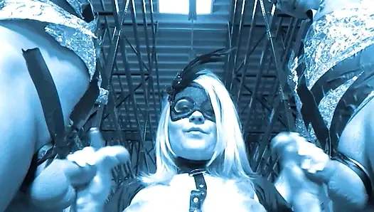 Deutsche Dominanzszene - Blondine in Fetisch-gear