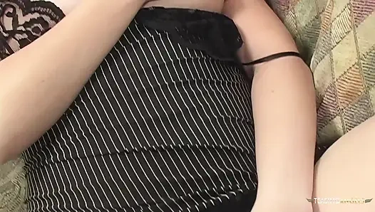 Aspen Stevens поедает черный мужик, прежде чем он проникнет в нее