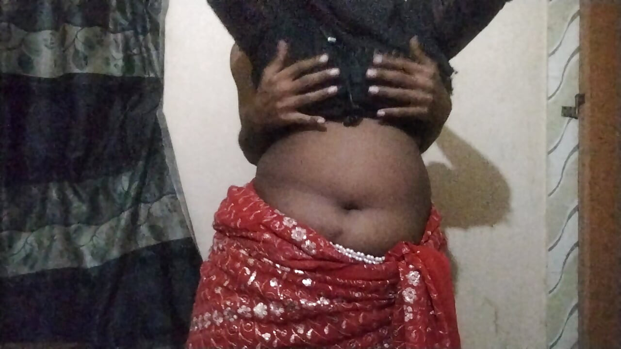 Isteri deshi seksi menari selepas kawan suami yang seksi dengan suaminya