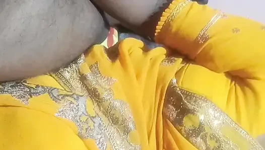 Desi Bhabhi Gave a Handjob and Then Got Her Ass Fucked