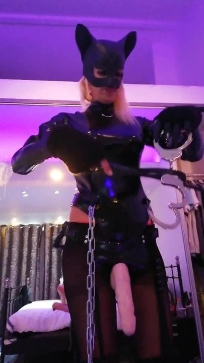 maitresse camille blonde et sexy