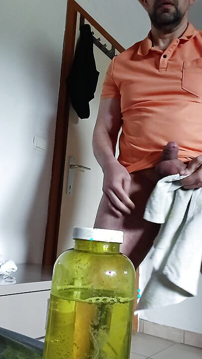 Want to pee while I masturbate