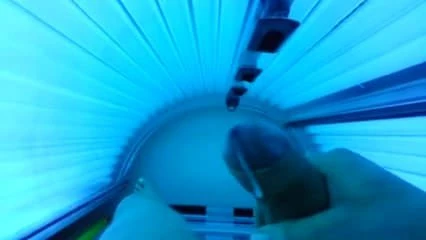 Schoen unter der Sonnenbank