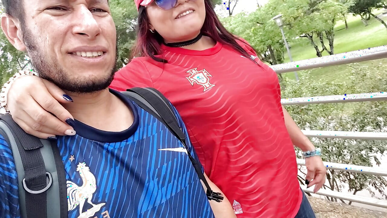 Delicioso sexo anal com uma linda estudante universitária que estava por aí fora de uma ponte estadual.