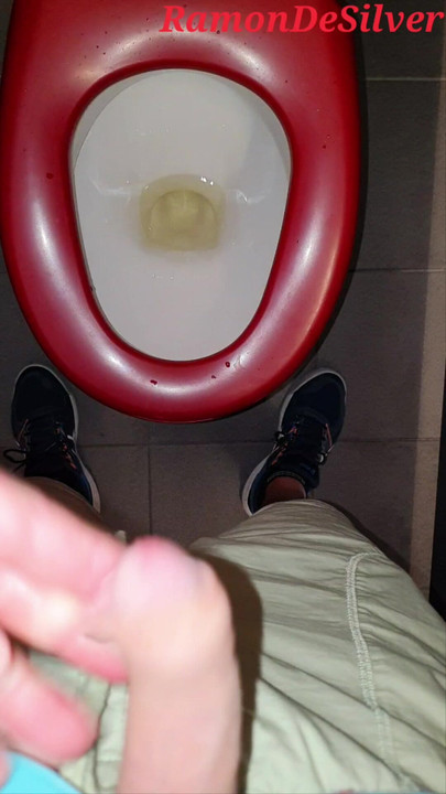 Master Ramon has to pee quickly!