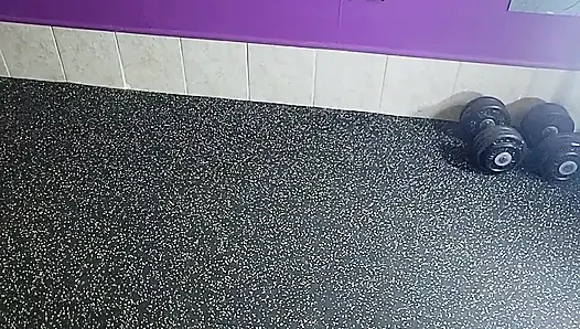 Spor salonunda yarağa binerken yakalandı