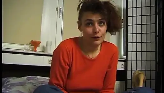 Brünette brünette füchsin wird in pov geknallt und auf den bauch gespritzt
