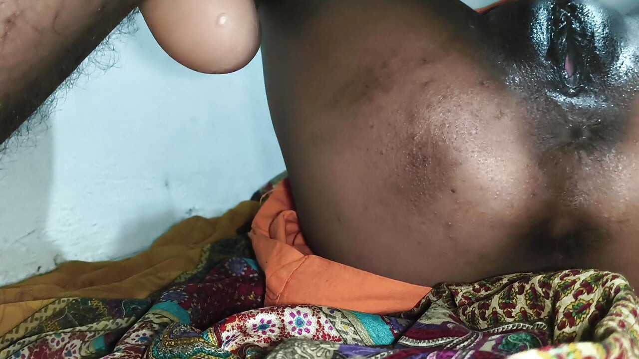 Perempuan berpetticoat kampung suruh suaminya bermanja dengan budak lelaki