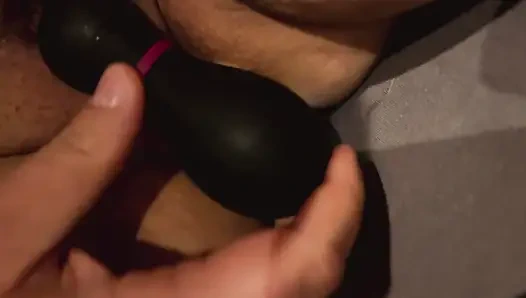 Пухлая бритая жена с новой игрушкой