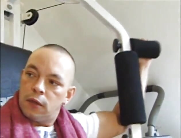 Two gays doing hot anal sex in the gym