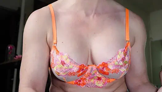 Трах страпоном в джинсах в видео от первого лица