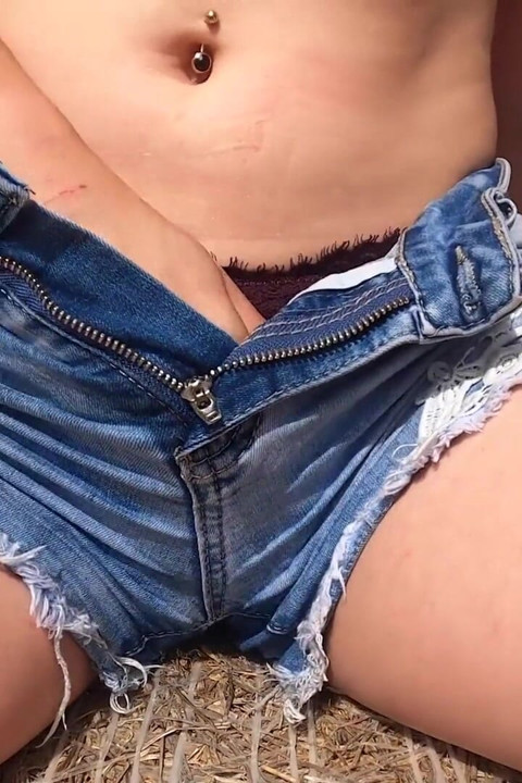 my pussy is so wet come check it out