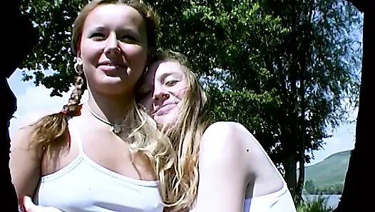 Лесбийский секс на свежем воздухе с секс-игрушками