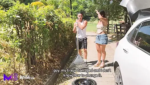 Big-bootied girl stranded on the road has outdoor sex with a gardener - Max Betancur & Salome Gil