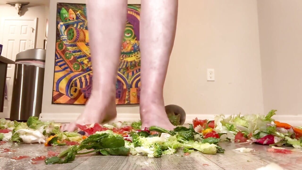 Size 16 Foot Crush with Vegetables