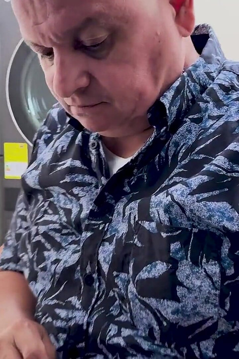Ich ficke den techniker wie eine große latina-hure, während ich auf meinen ehemann warte
