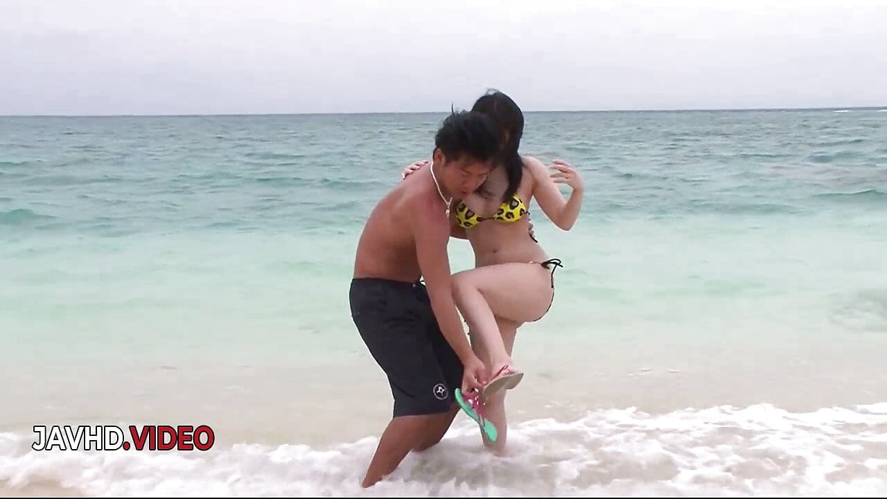 Hina Maeda's Beachside Blowjob and Hardcore Outdoor Sex